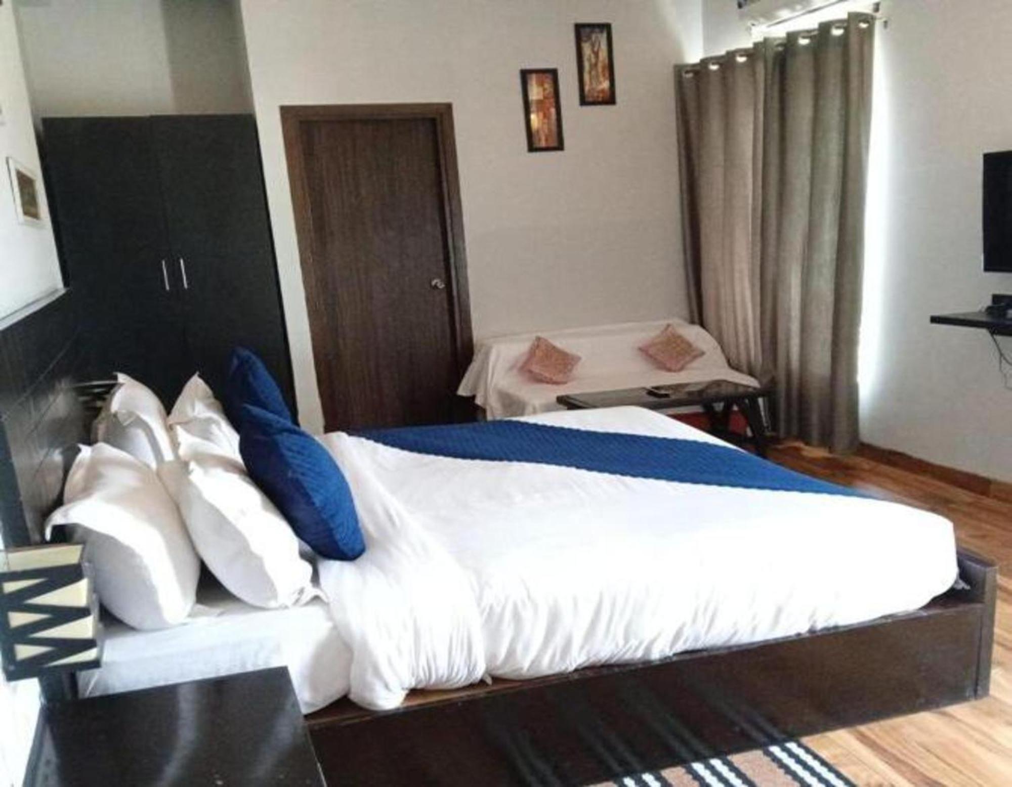 Vrindavan Dreams Hotel And Suites ภายนอก รูปภาพ