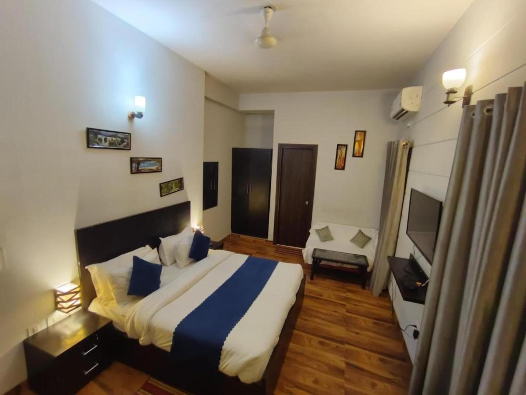 Vrindavan Dreams Hotel And Suites ภายนอก รูปภาพ