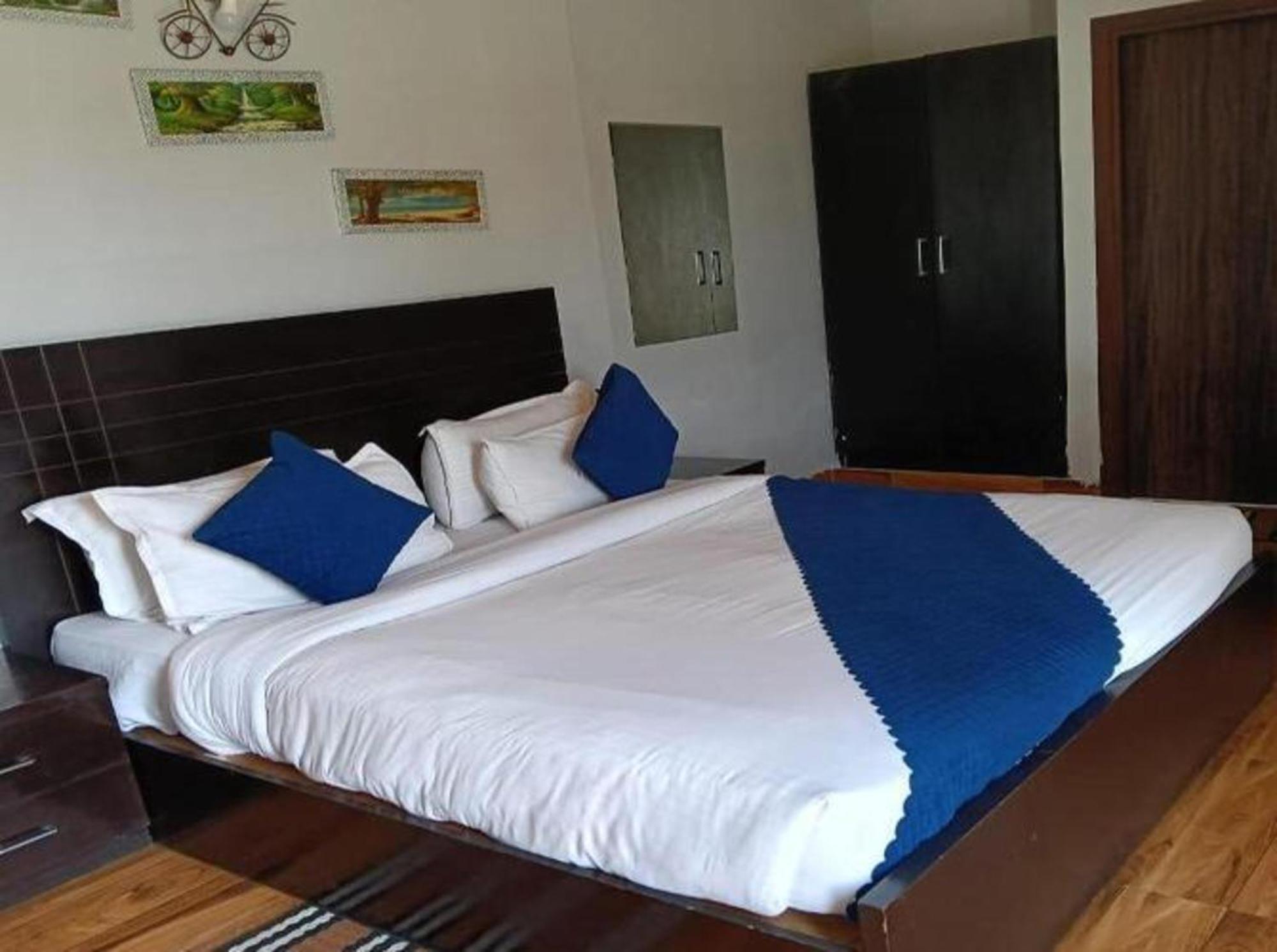 Vrindavan Dreams Hotel And Suites ภายนอก รูปภาพ