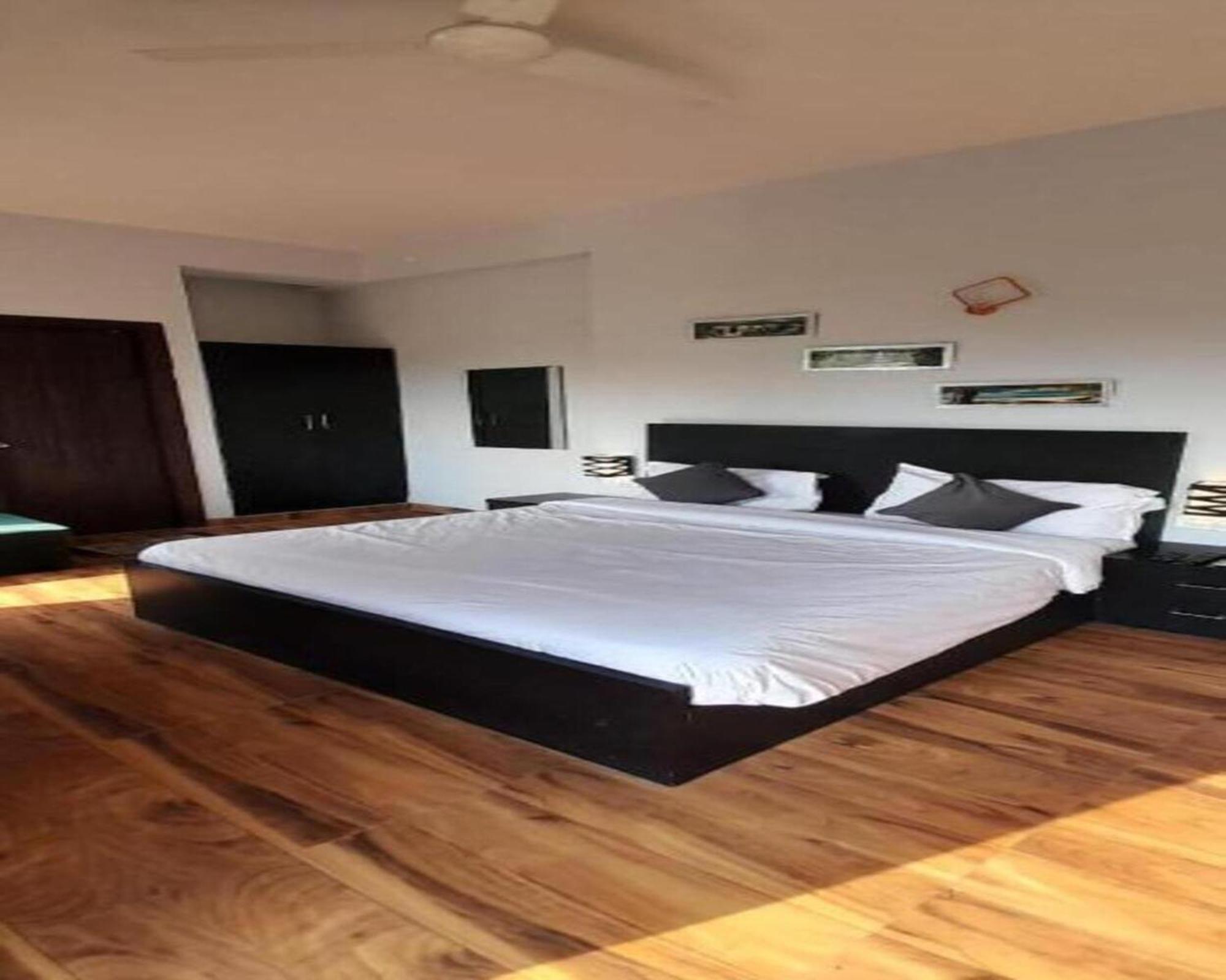 Vrindavan Dreams Hotel And Suites ภายนอก รูปภาพ