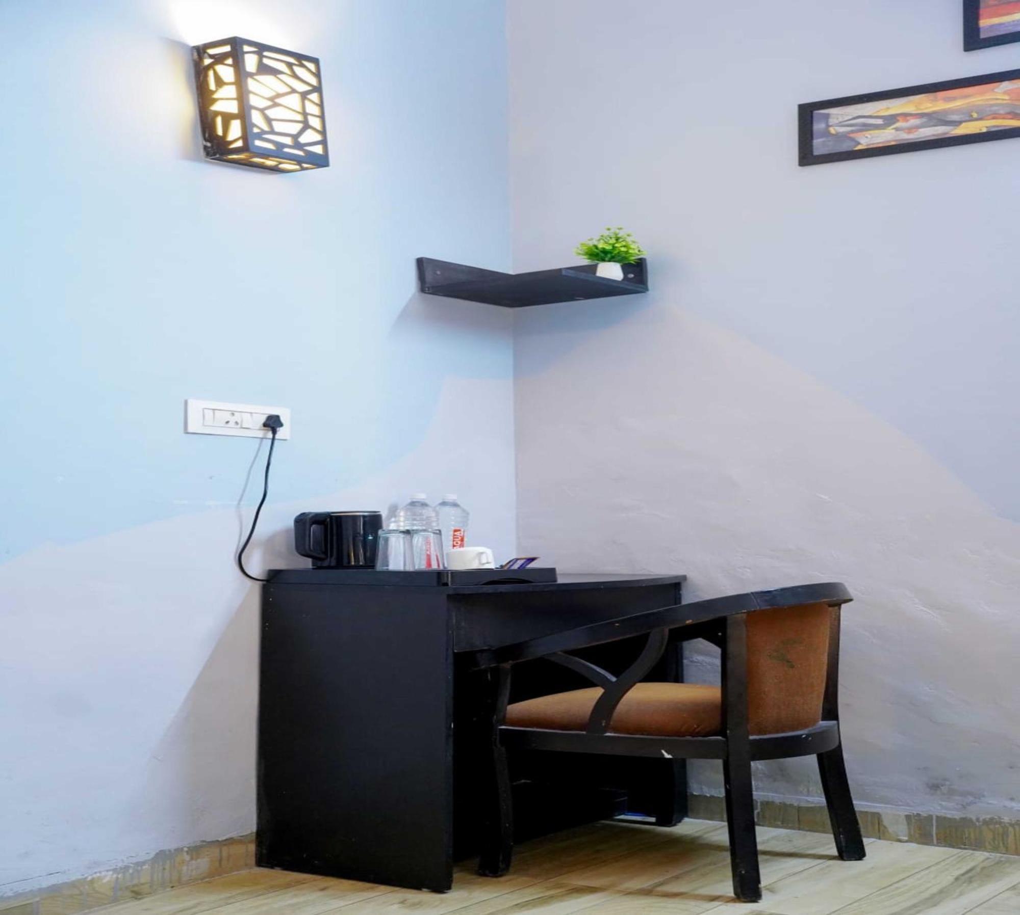 Vrindavan Dreams Hotel And Suites ภายนอก รูปภาพ
