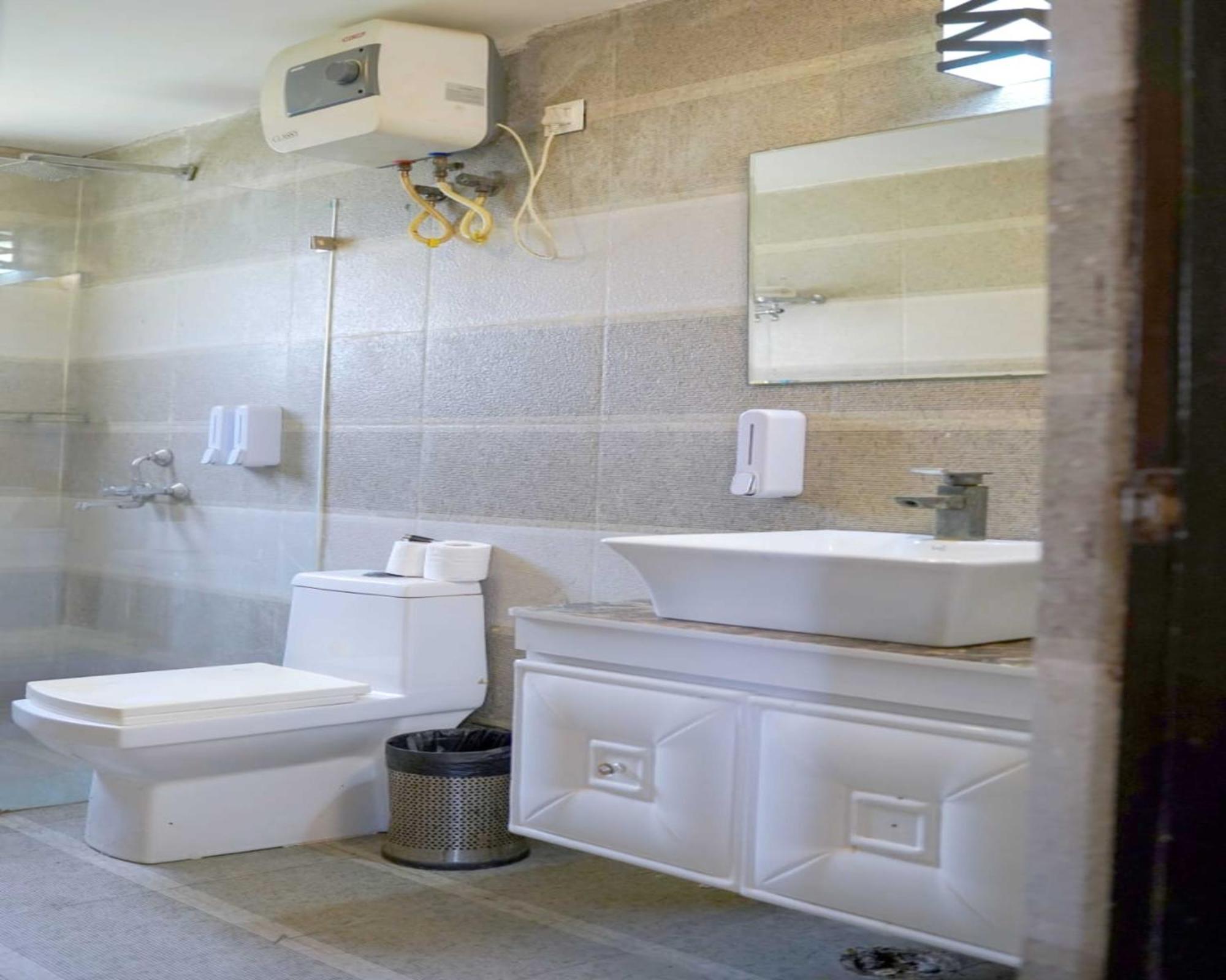 Vrindavan Dreams Hotel And Suites ภายนอก รูปภาพ