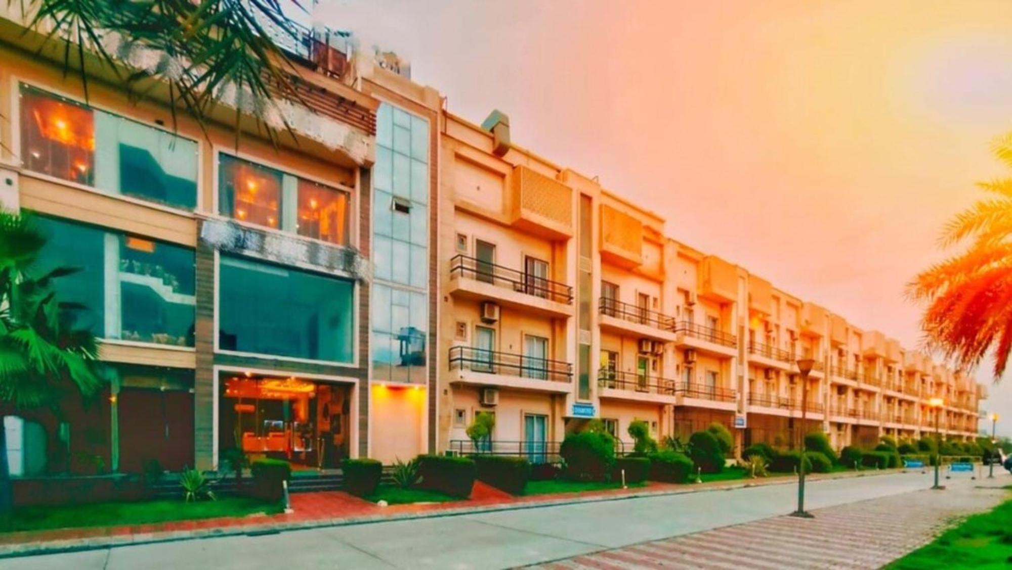 Vrindavan Dreams Hotel And Suites ภายนอก รูปภาพ
