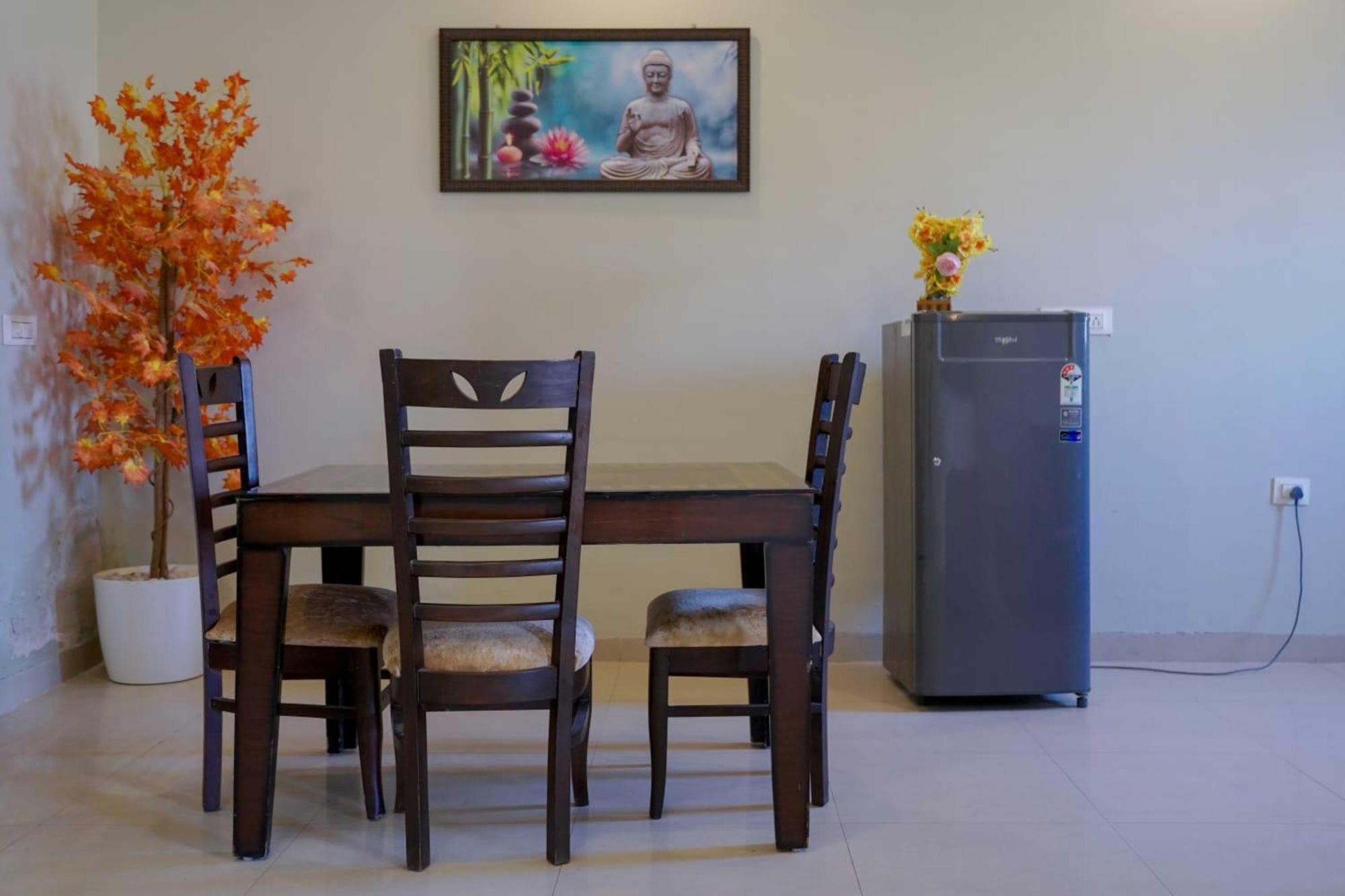 Vrindavan Dreams Hotel And Suites ภายนอก รูปภาพ