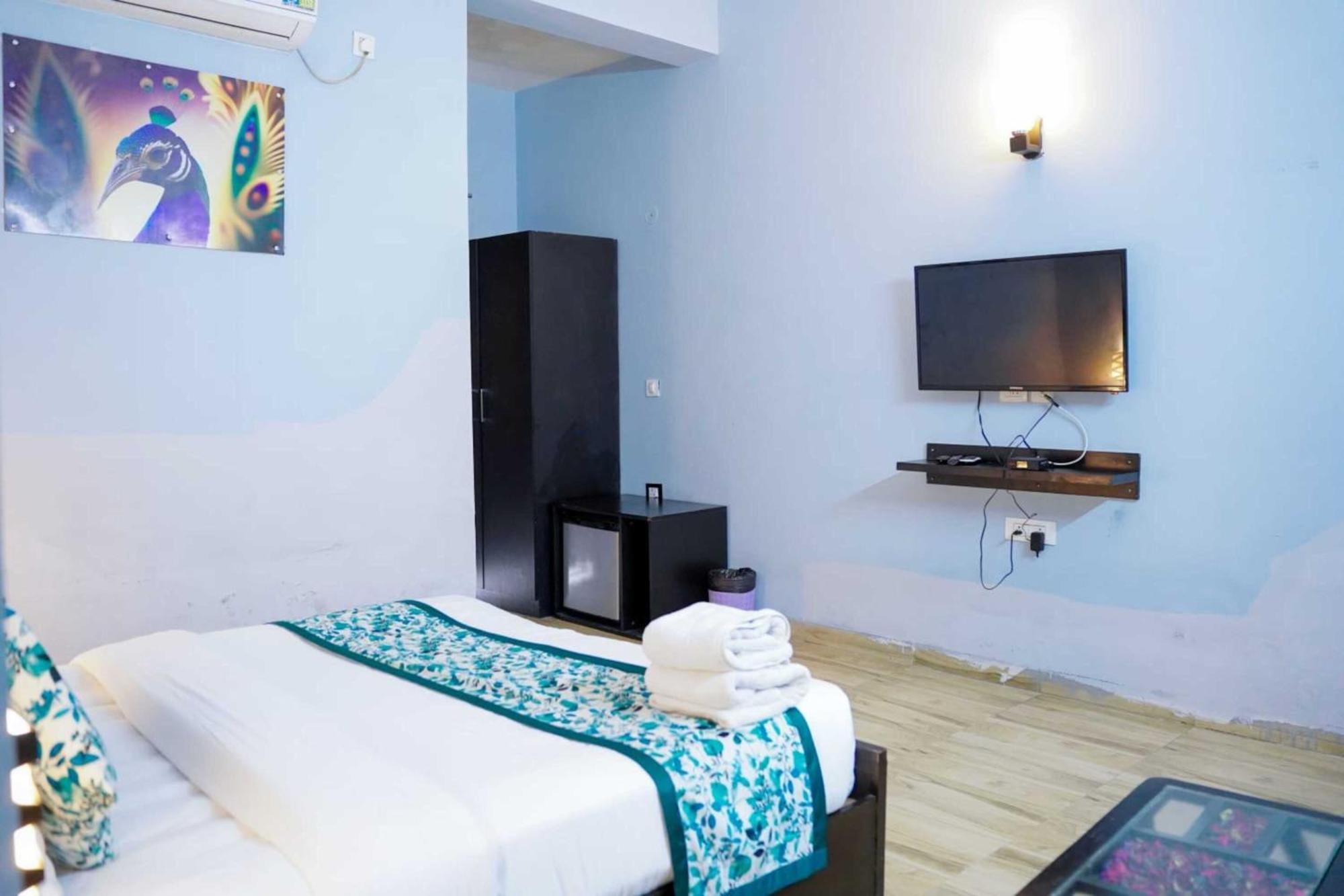 Vrindavan Dreams Hotel And Suites ภายนอก รูปภาพ