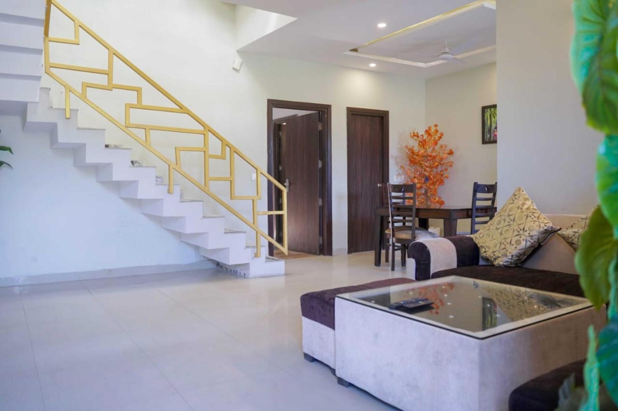 Vrindavan Dreams Hotel And Suites ภายนอก รูปภาพ