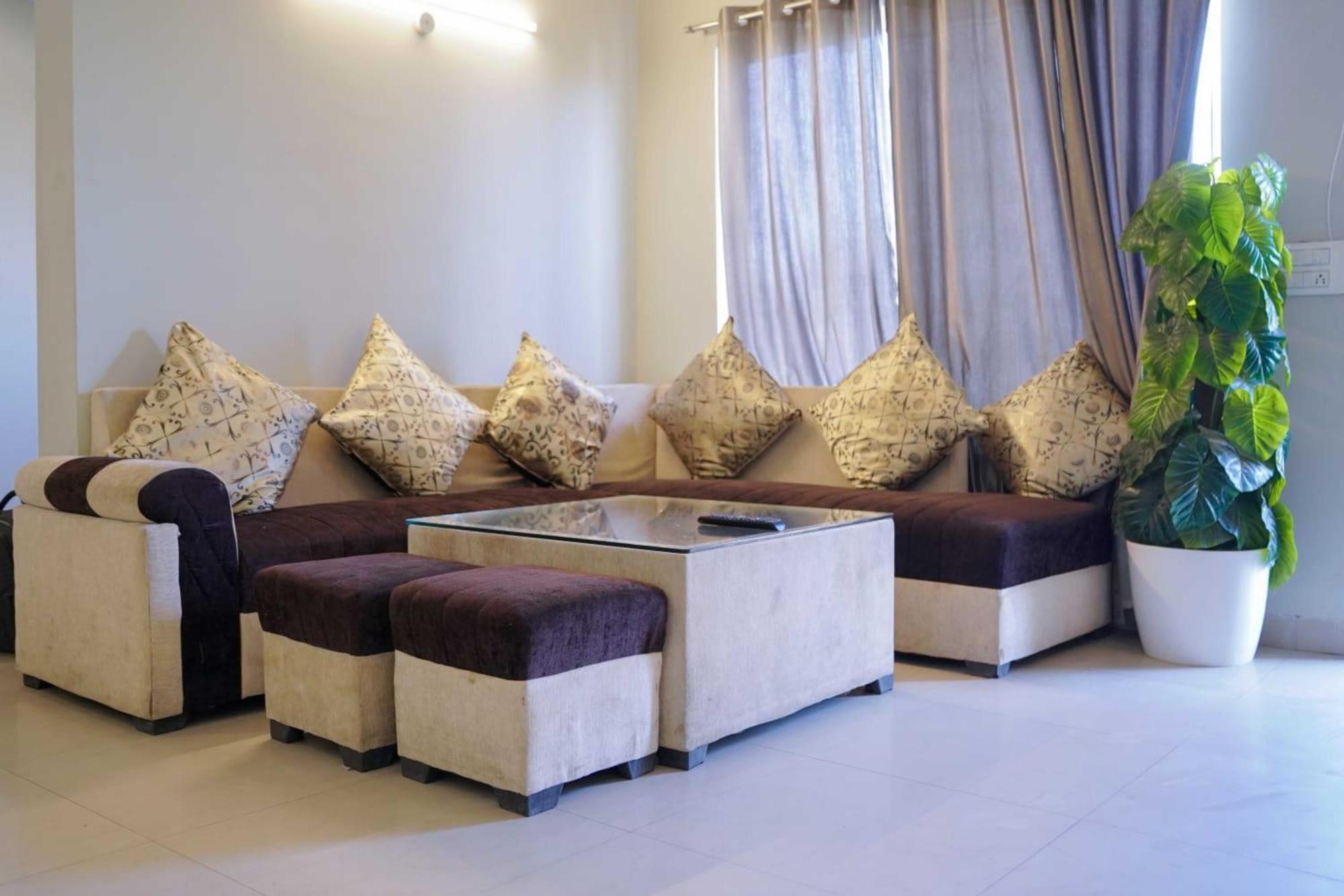 Vrindavan Dreams Hotel And Suites ภายนอก รูปภาพ