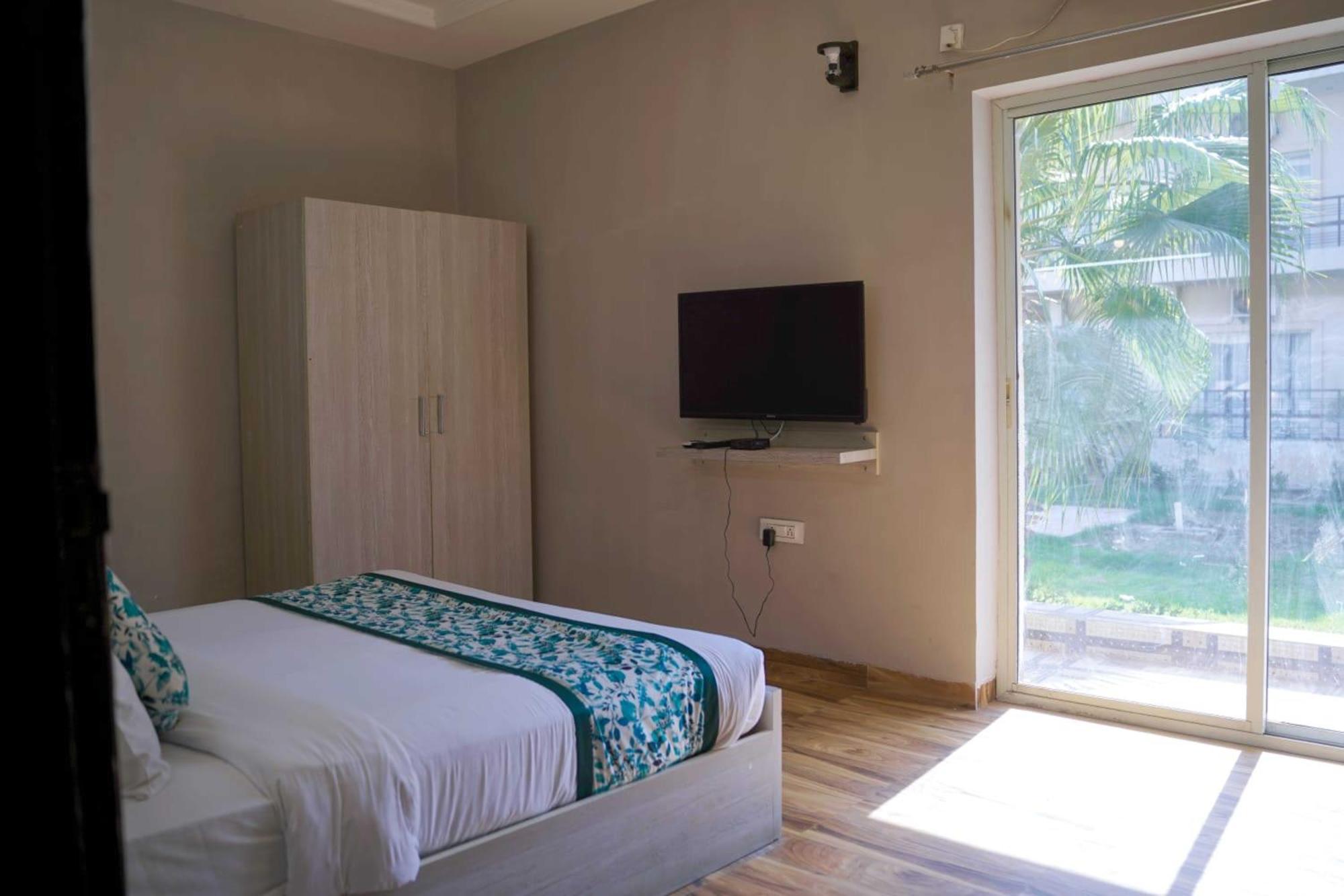 Vrindavan Dreams Hotel And Suites ภายนอก รูปภาพ