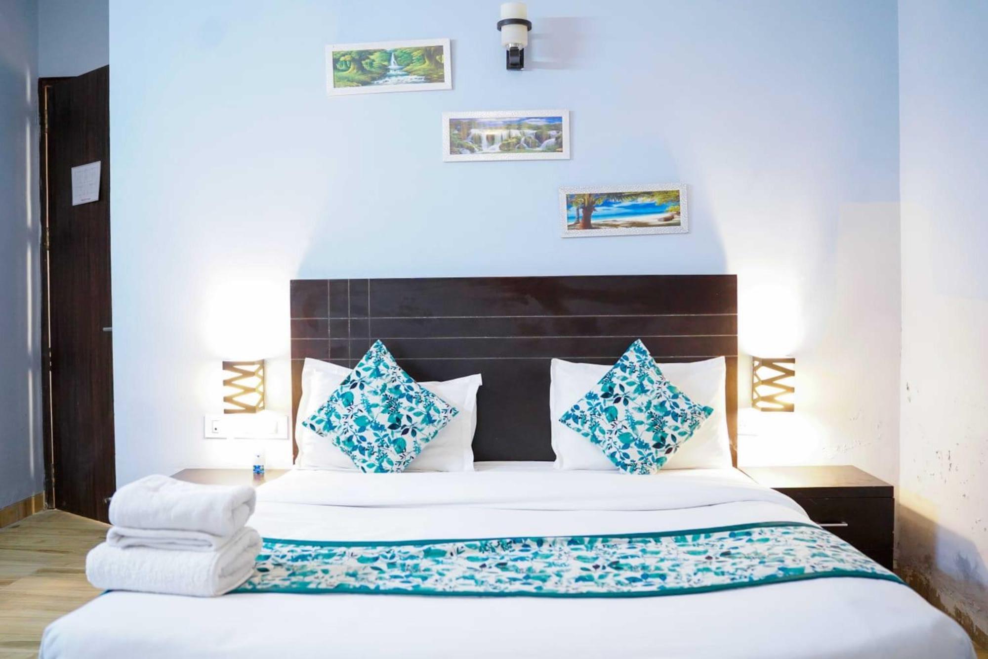 Vrindavan Dreams Hotel And Suites ภายนอก รูปภาพ