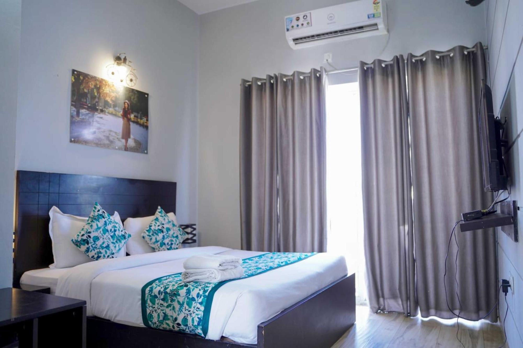 Vrindavan Dreams Hotel And Suites ภายนอก รูปภาพ